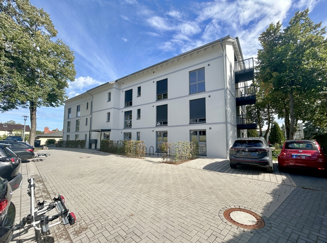 800 m zum Strand - Ferienwohnungen in Kölpinsee / Usedom – Hausansicht 4 - Haus 1