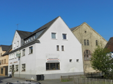 Mehrfamilienhaus 