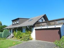 Zweifamilienhaus mit Doppelgarage