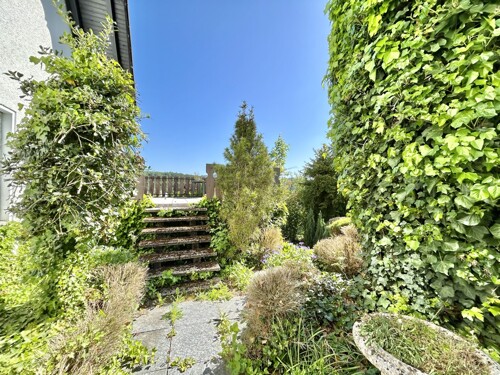 Treppe zu Dachterrasse auf der Garage