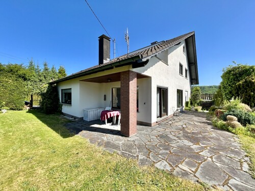 Rückansicht mit überdachter Terrasse