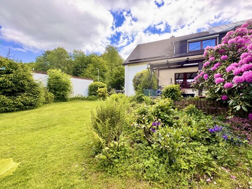 Rückansicht + Terrasse