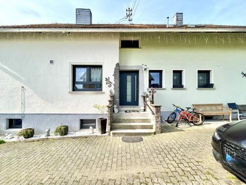 Seitenansicht mit Eingang