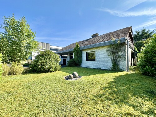 Vorderseite mit Garten