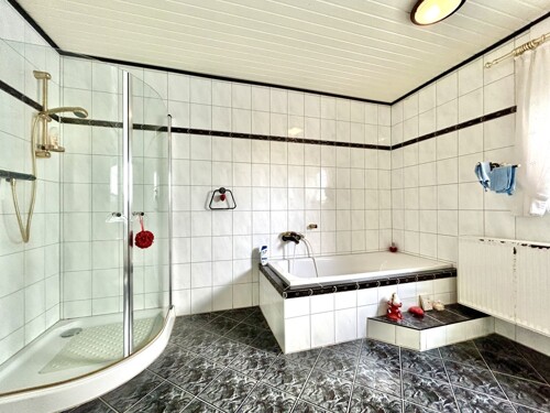 Badezimmer EG
