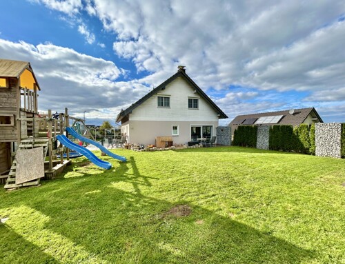 Grundstück mit Rückansicht