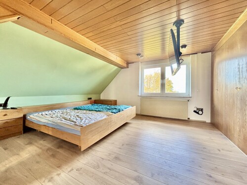 Schlafzimmer DG