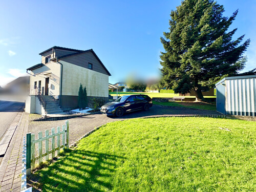 Seitenansicht mit Garten