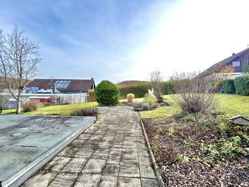 Terrasse angrenzend zum Grundstück