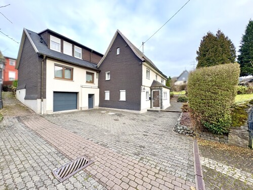 Frontansicht mit Garage