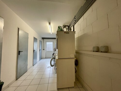 Waschkeller mit Abstellräumen