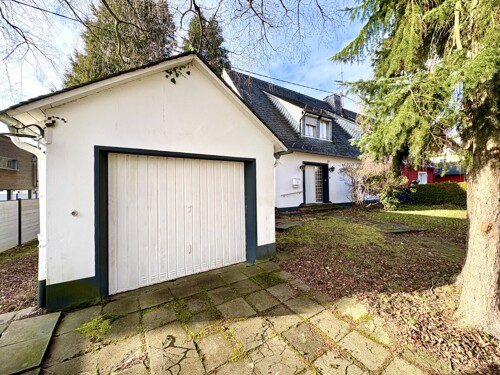 Frontansicht mit Garage