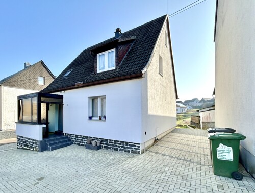 Seitenansicht mit Stellplatz