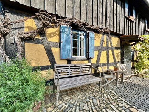 Sitzecke vor dem Haus