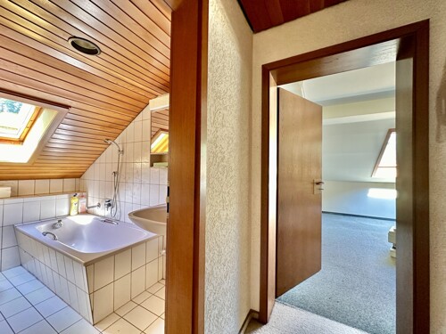 Wohnung DG Bürogebäude