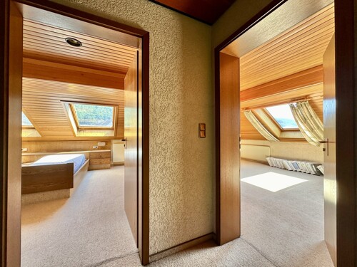 Wohnung DG Bürogebäude