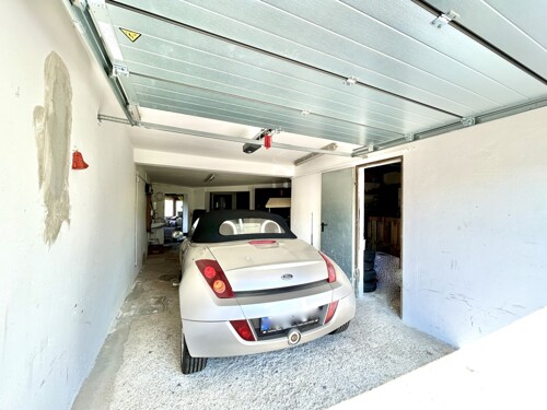 Garage mit Blick in das Lager