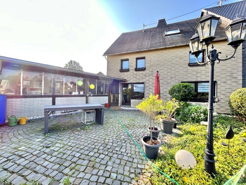 Rückansicht mit Terrasse