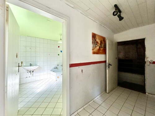 Flur EG mit Zugang zum Stall