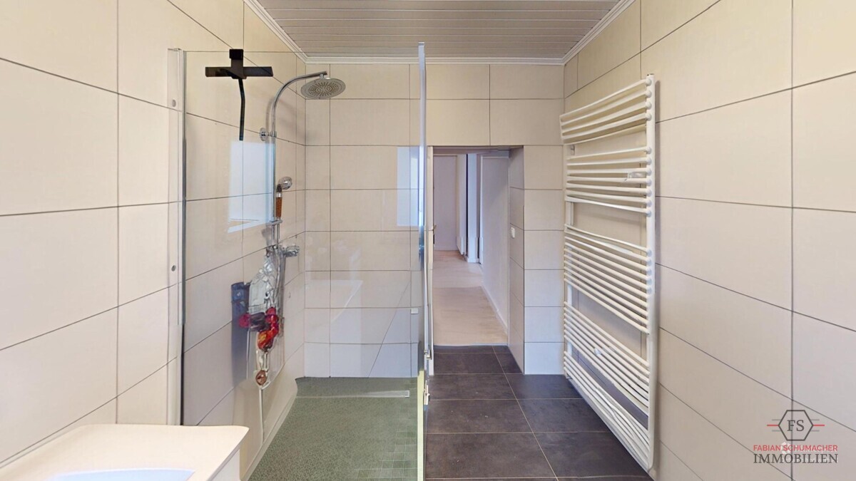 25090801-Golbach-Bathroom-Defurnished 1