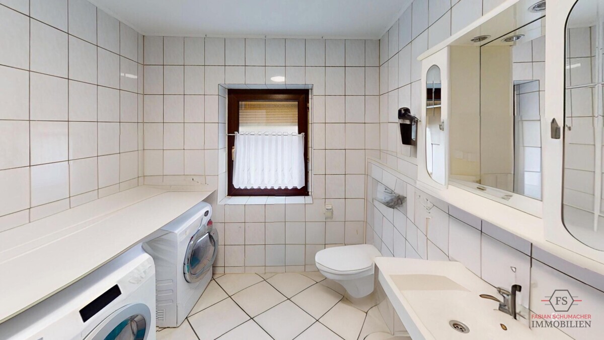 25090801-Golbach-Bathroom-Defurnished