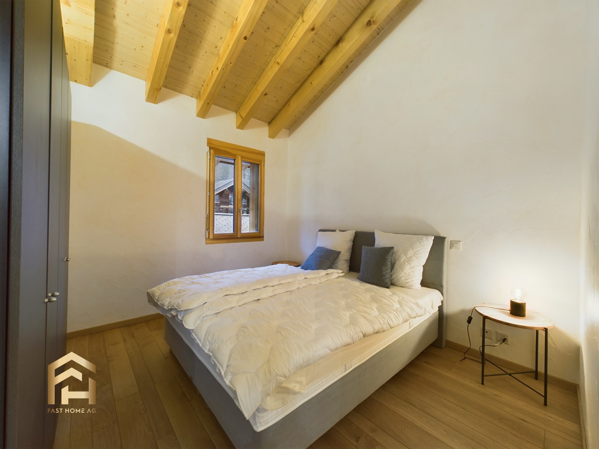 CAM04538G0-PR0022-STILL002