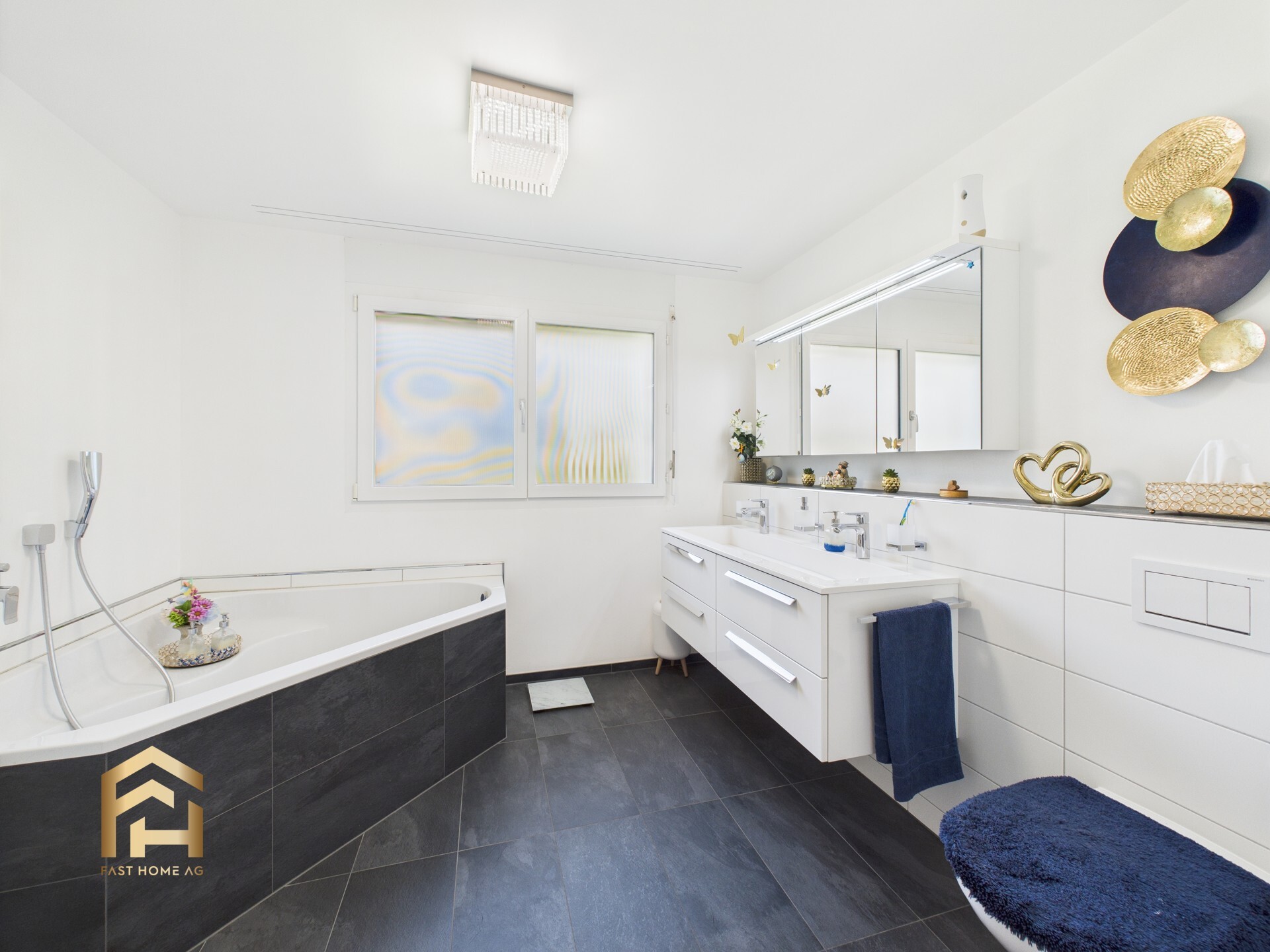 CAM04538G0-PR0068-STILL008