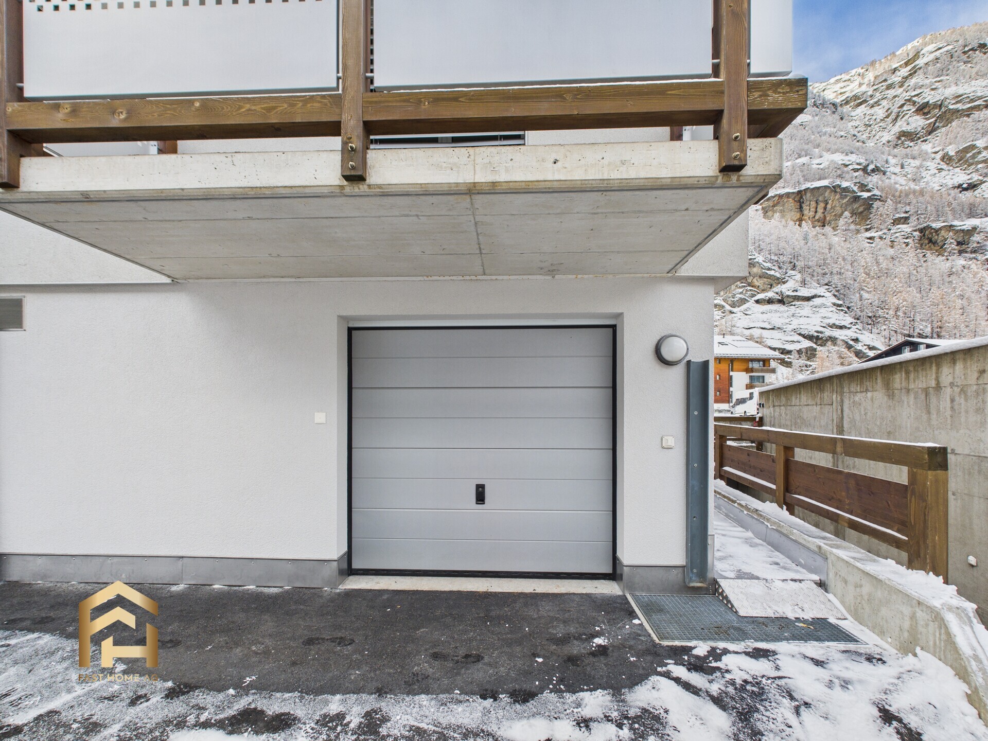 CAM04538G0-PR0123-STILL010