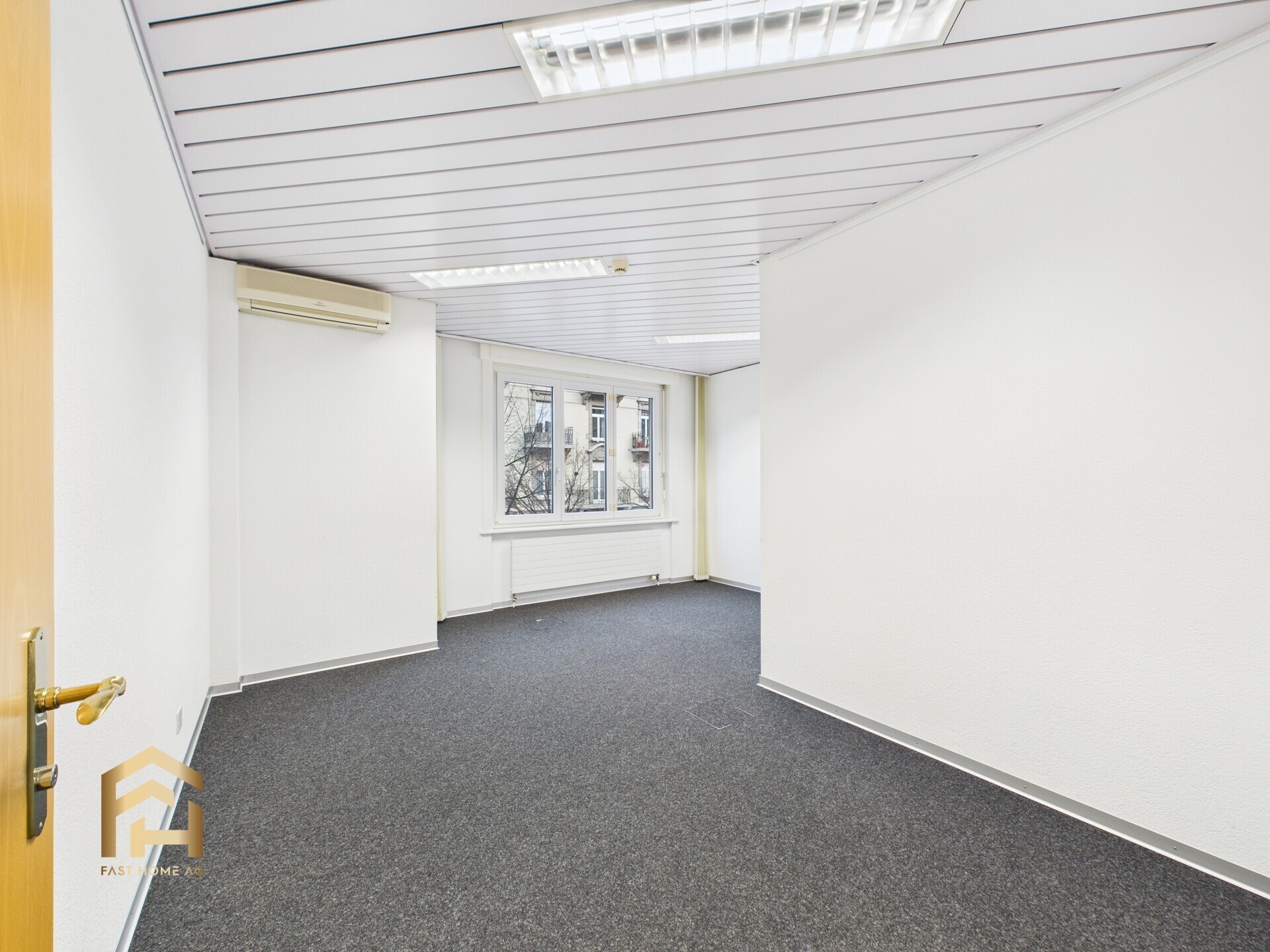 CAM04538G0-PR0136-STILL004