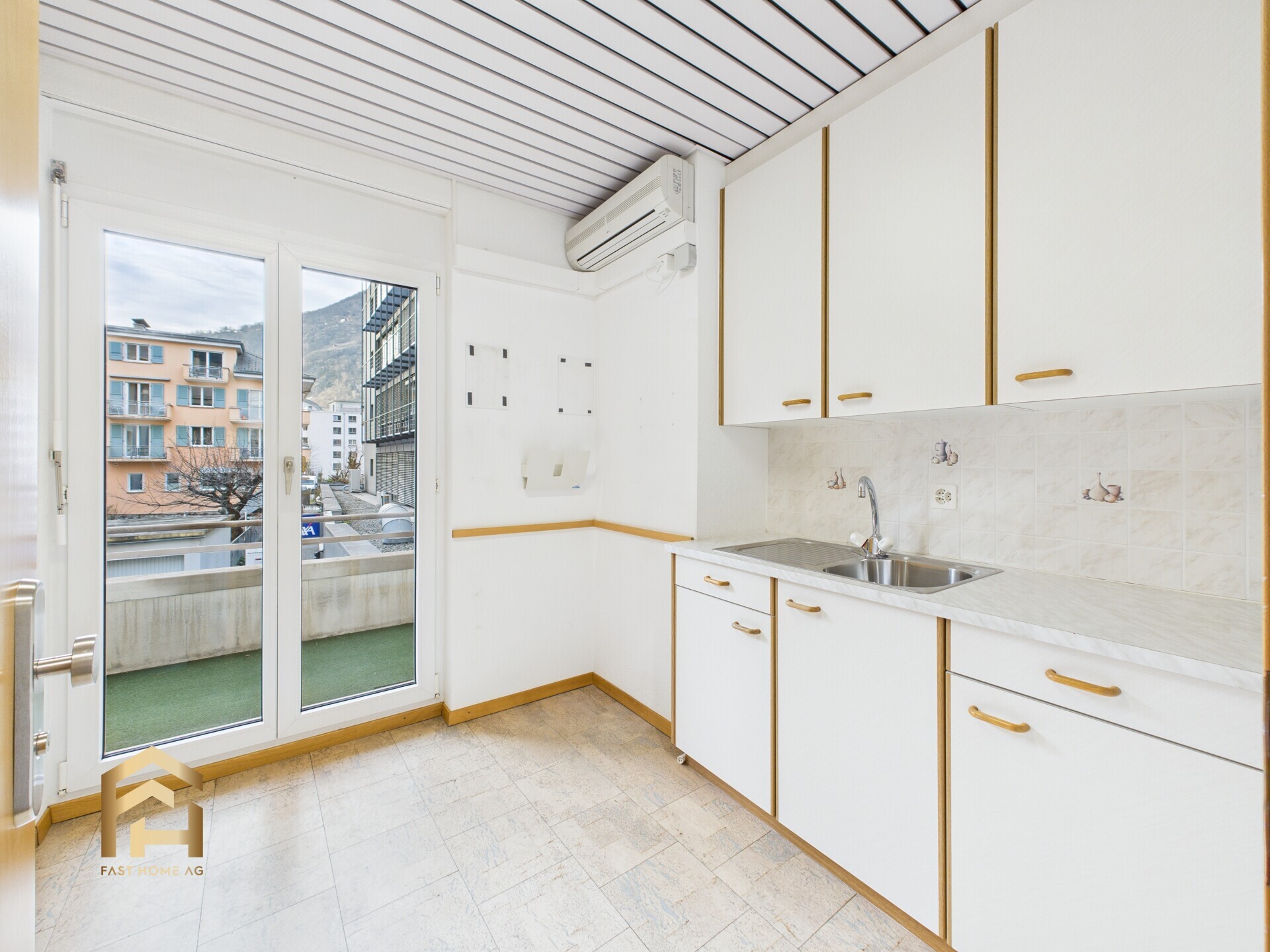 CAM04538G0-PR0136-STILL002