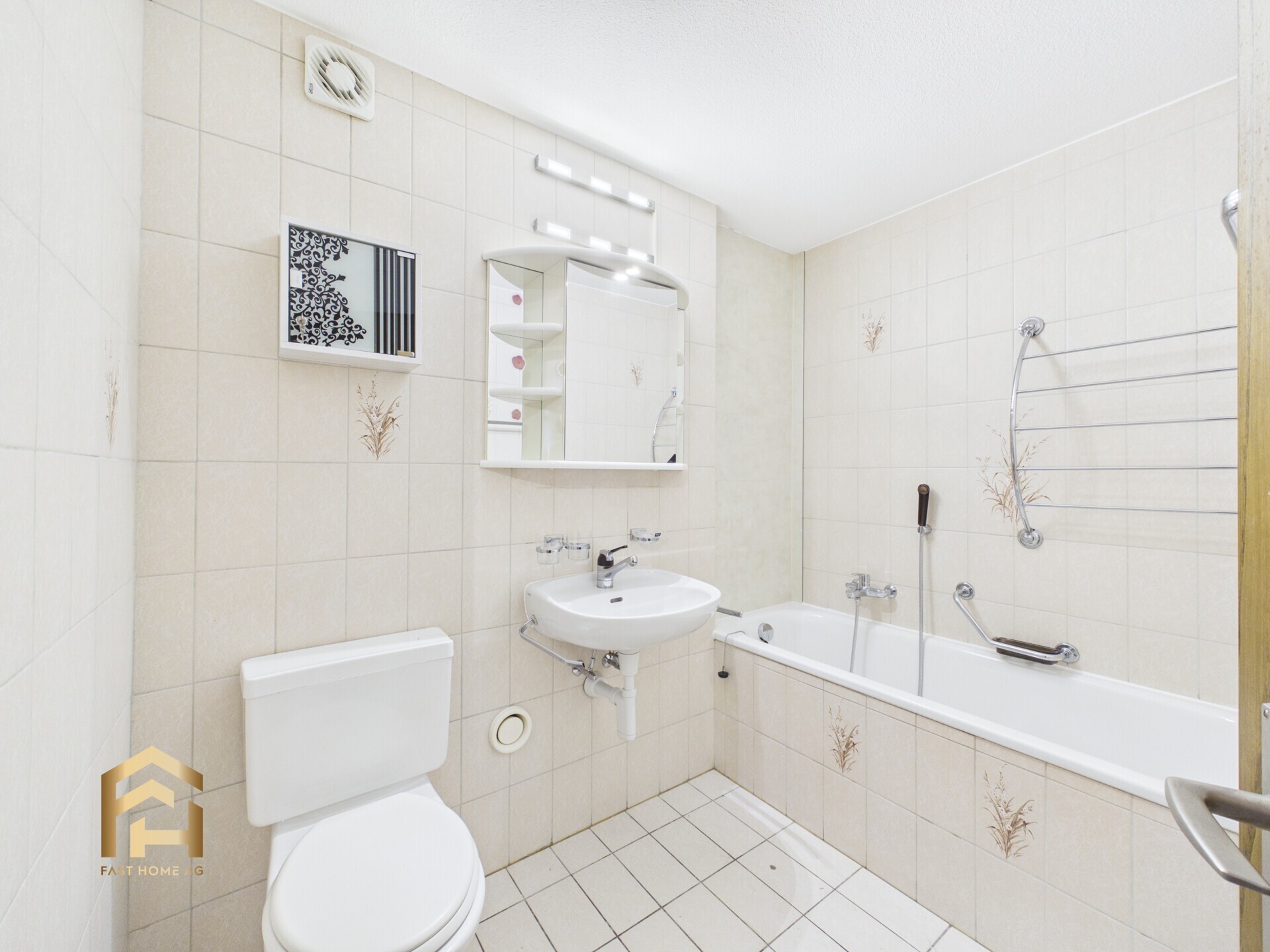 Badezimmer mit Badewanne