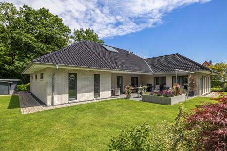 Exklusiver Winkelbungalow mit luxuriöser Ausstattung