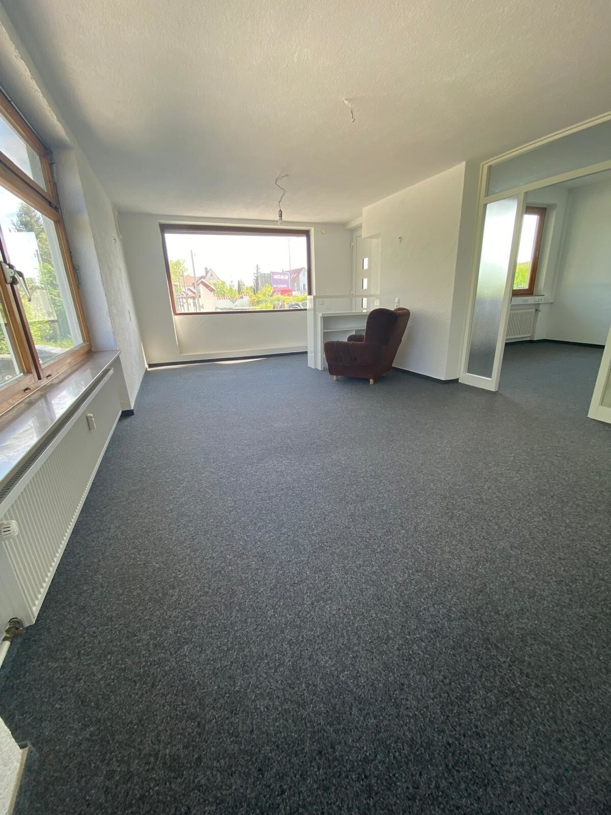 Gepflegte Gewerbeeinehit zur vielfältigen Nutzung mit Küche und Terrasse in Frankehardt, Bild 1 von 11