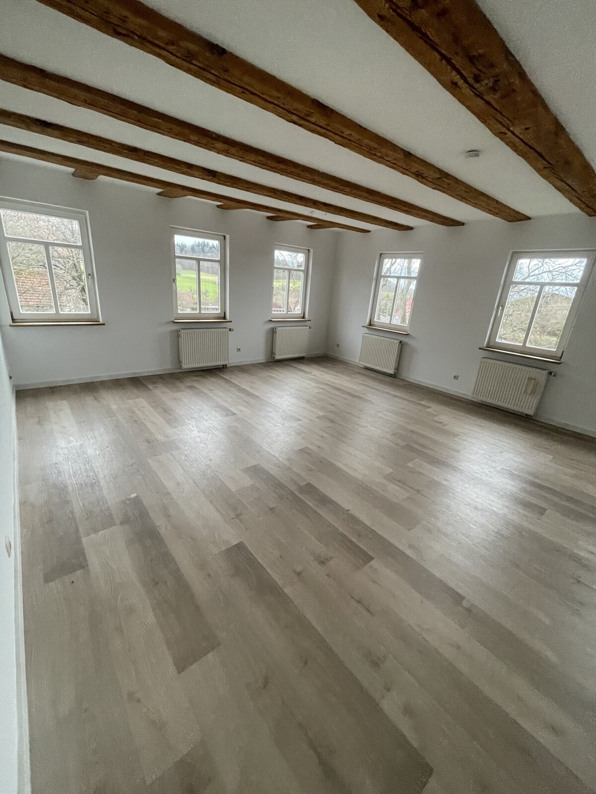 Charmante 3 Zimmer Wohnung in Vellberg/Groß-Altdorf, Einbauküche, Stellplatz, Bild 1 von 17