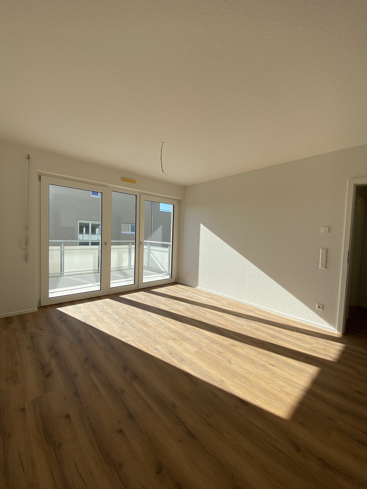 Traumhafte 2-Zi-Wohnung, Einbauküche, Balkon, Tiefgaragenstellplatz, Bild 1 von 9