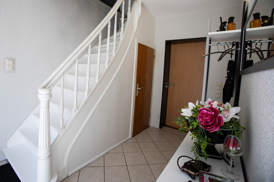 Geräumiges Einfamilienhaus mit separater Einliegerwohnung in Hagen-Haspe – Flur