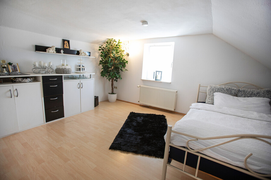 Geräumiges Einfamilienhaus mit separater Einliegerwohnung in Hagen-Haspe – Schlafzimmer