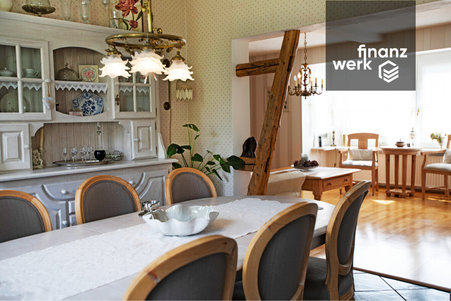 Platz für drei Generationen: Haus mit drei eigenen Wohnungen und großem Garten in Gevelsberg – Esszimmer
