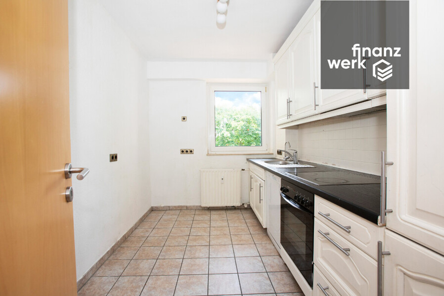 Platz für die ganze Familie: Bezugsfreie 5,5-Zimmer-Wohnung mit Balkon ins Grüne – Köln-Porz – Küche