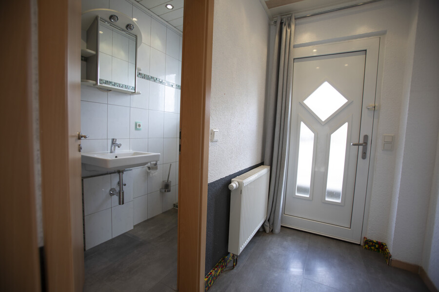 Platz für die ganze Familie – energieeffizientes Reihenendhaus mit Garage und Carport in Ennepetal – Gäste-WC