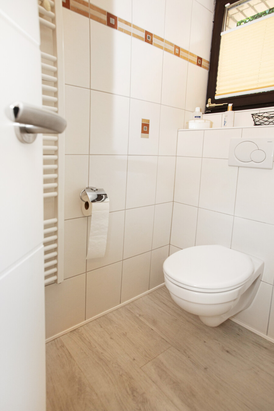 Großzügig wohnen, vielseitig leben – freistehendes Haus mit Einliegerwohnung in Iserlohn-Lössel – Gäste-WC