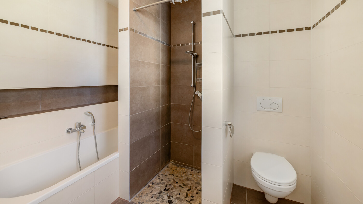 1. OG Badezimmer 1