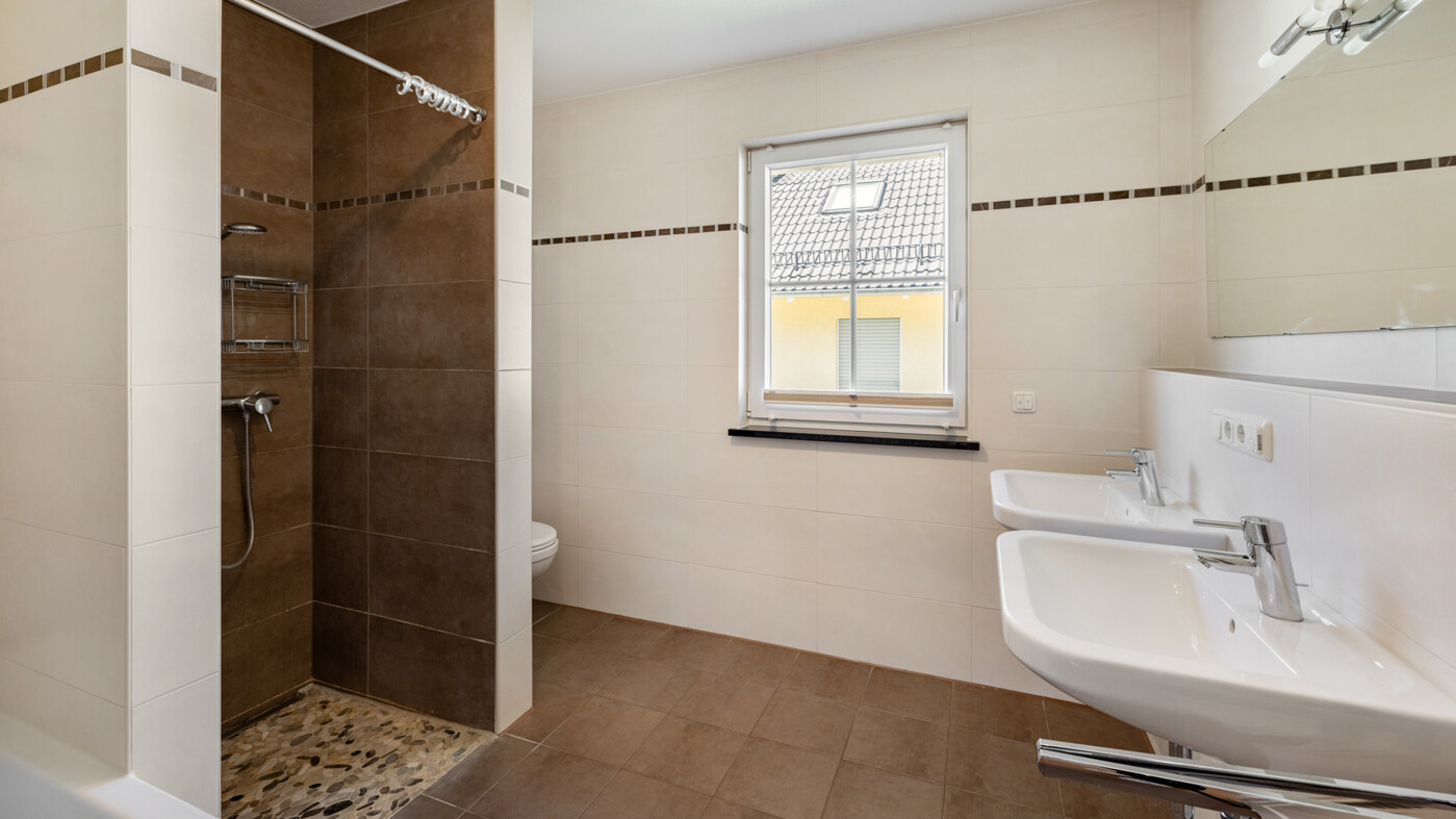 1. OG Badezimmer 2