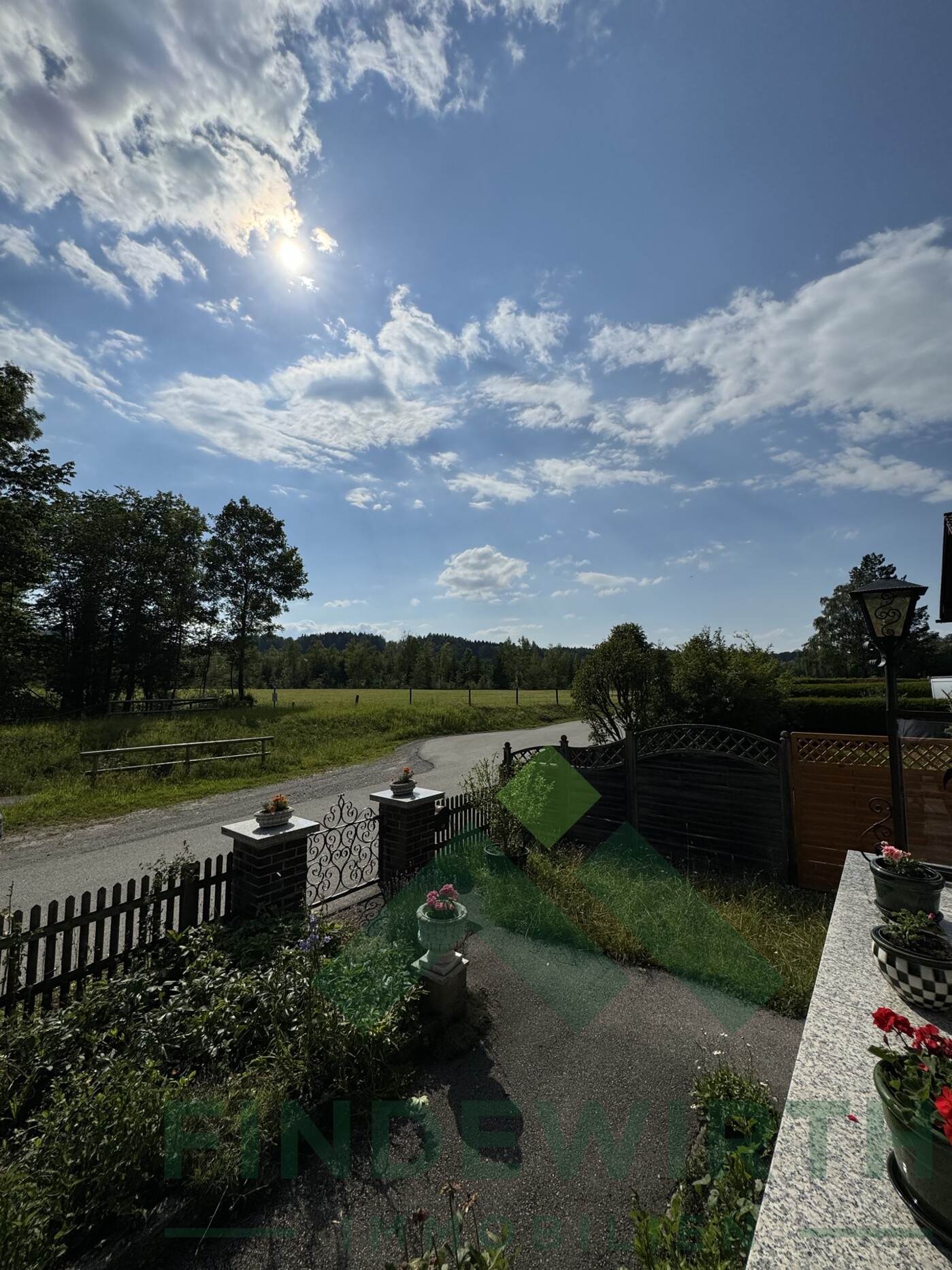 Blick von der Terrasse ins Naturschutzgebiet