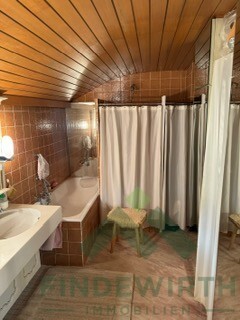 Badezimmer mit Dusche 1.OG