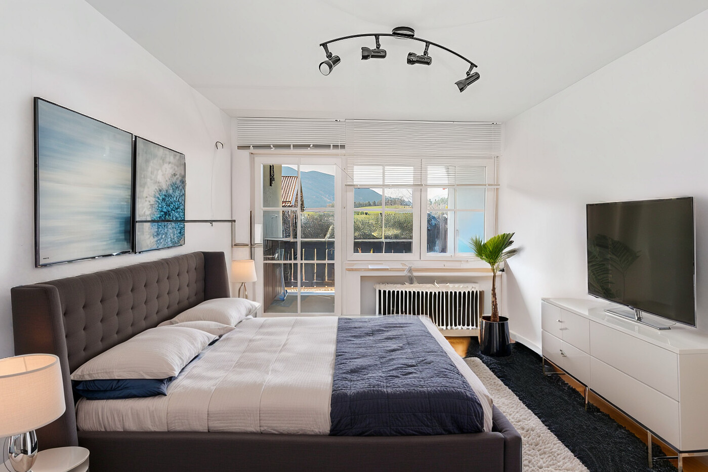 Schlafzimmer im 1. OG mit Balkon