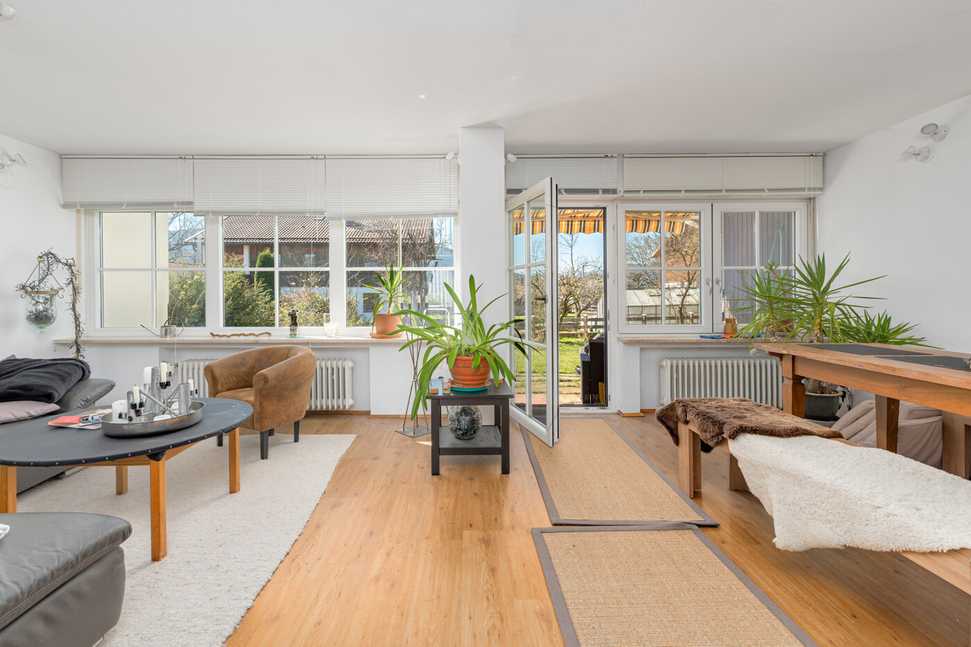 Wohnzimmer mit Terrasse