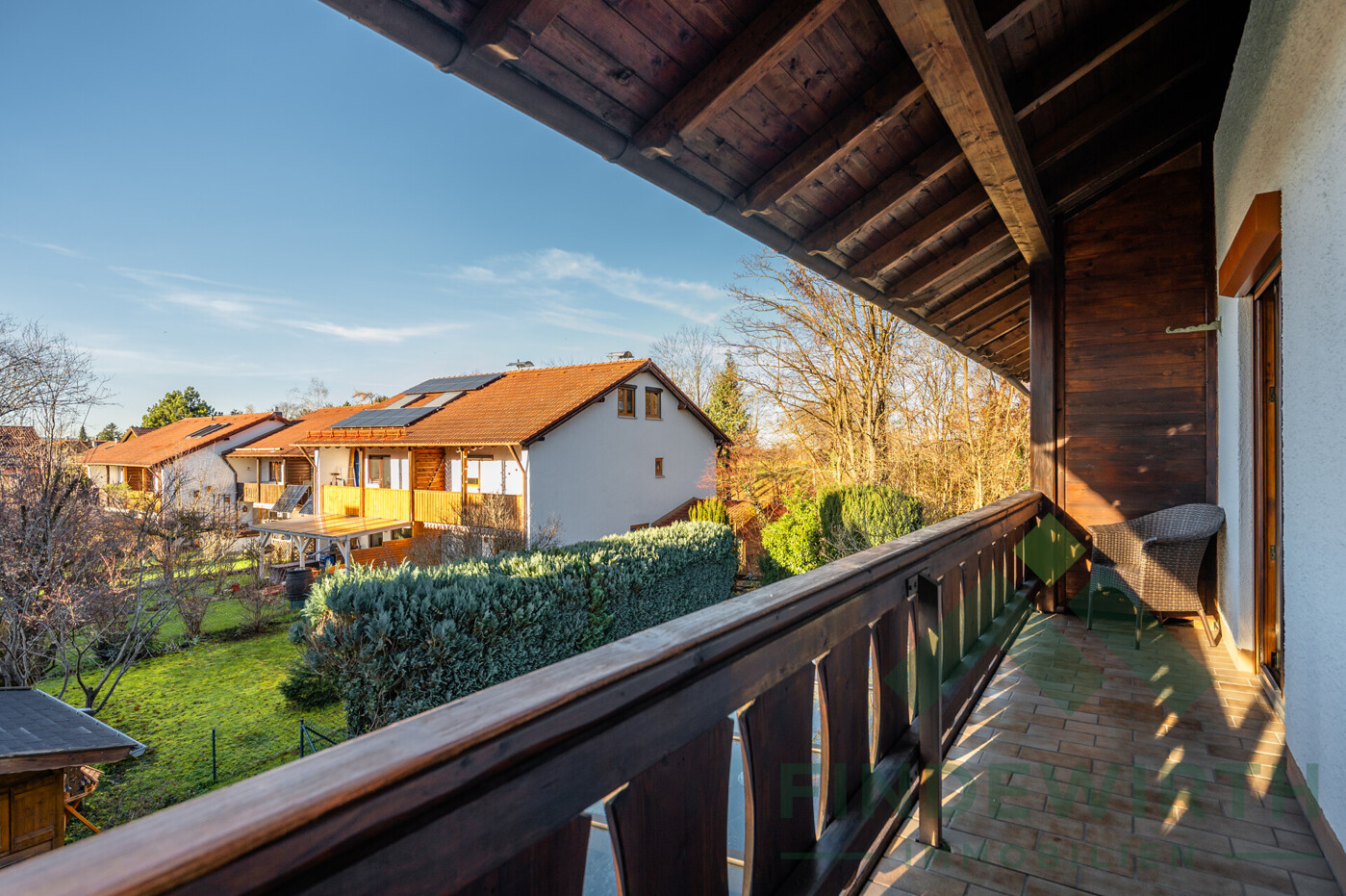 Westbalkon mit Blick in den Garten 