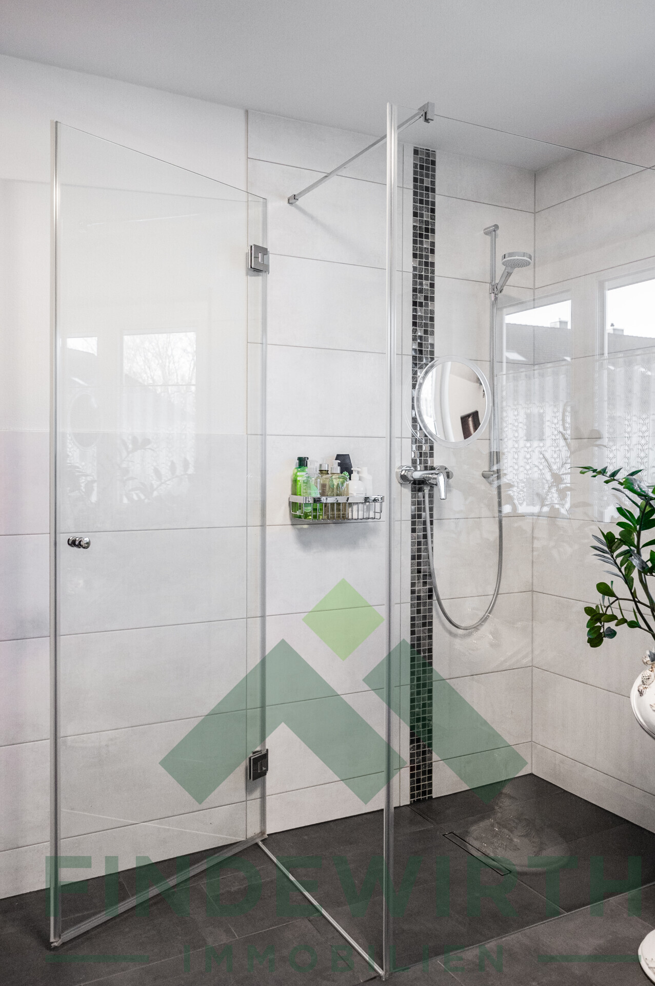 Dusche im Badezimmmer 1. OG