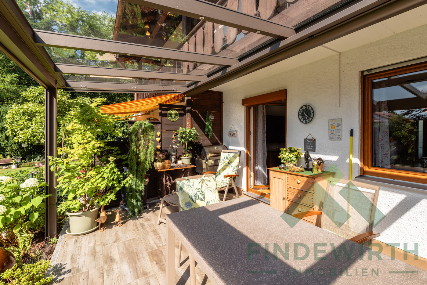Terrasse mit Grillstation